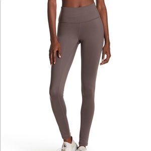 NWOT Zella leggings. Color grey kitten. XS